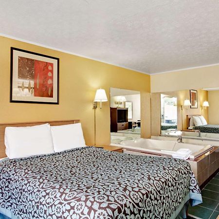 Days Inn By Wyndham Knoxville West Eksteriør bilde